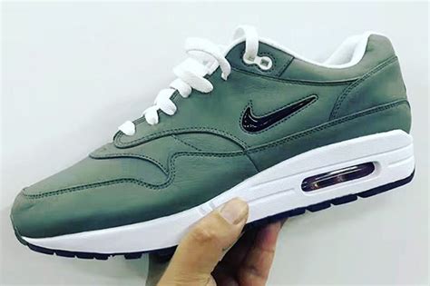 nike air max jewell linen|Nike Air Max jewel swoosh.